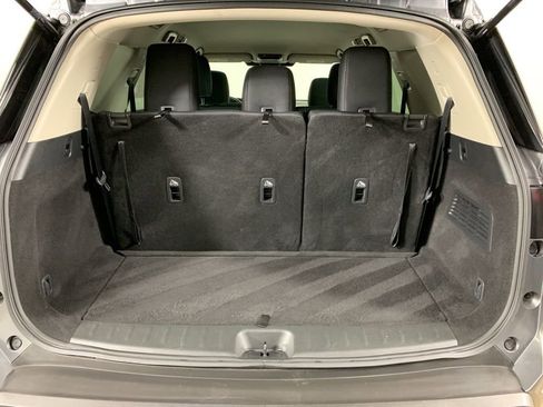 Used 2023 Nissan Pathfinder SV image 13