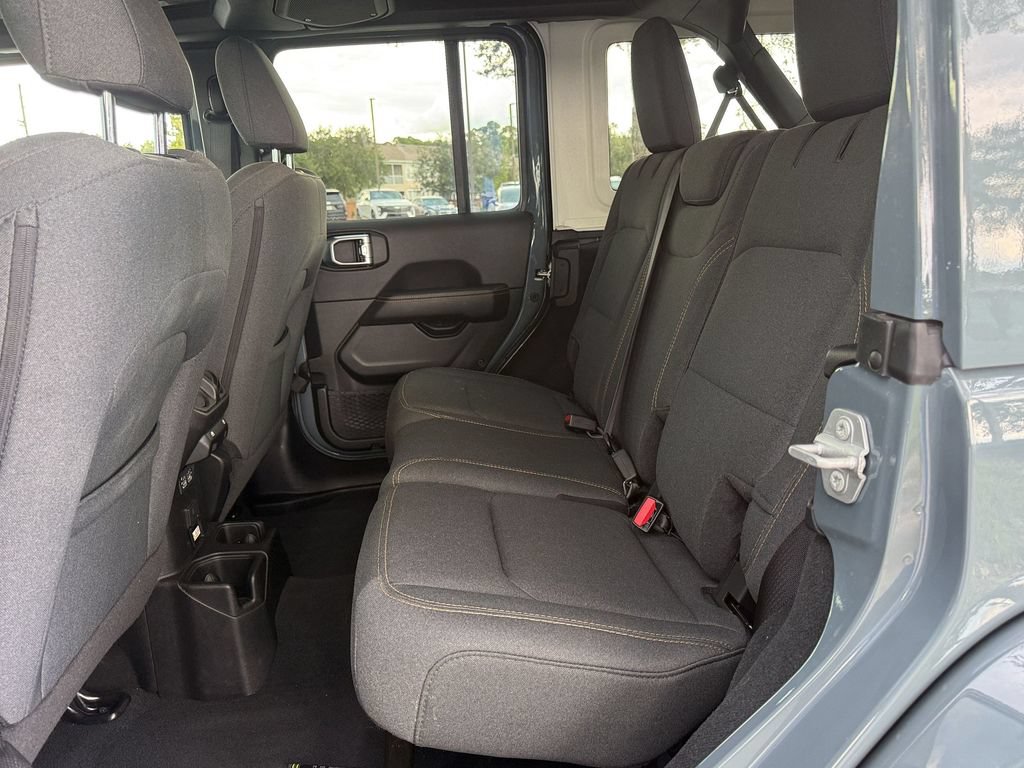 Used 2026 Jeep Wrangler Unlimited Sahara AWD/4WD image 13