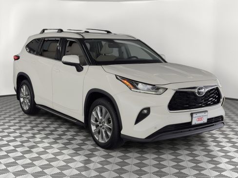 Used 2021 Toyota Highlander Limited image 7