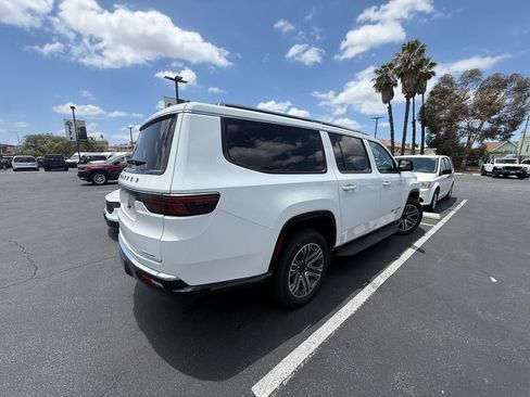 Used 2024 Jeep Wagoneer L Series II w/ Flexible Seating Group RWD image 2