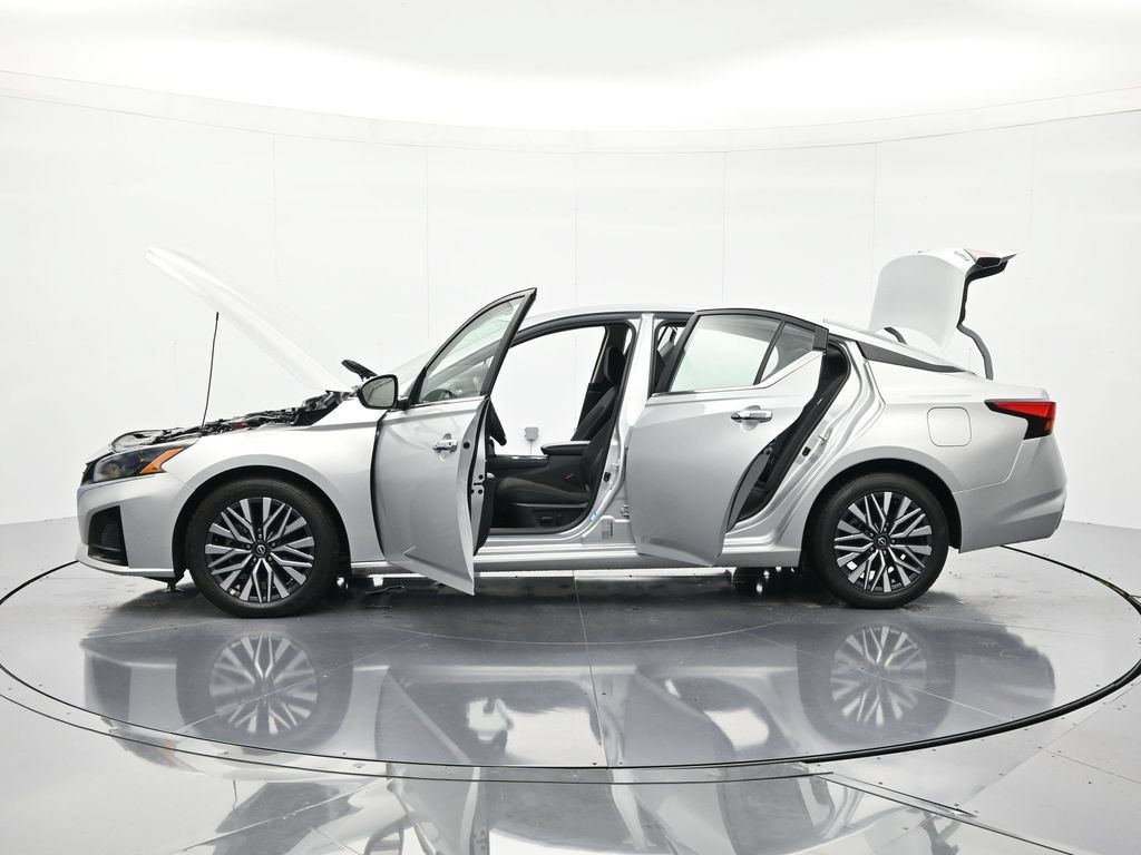 Certified 2025 Nissan Altima 2.5 SV FWD image 46