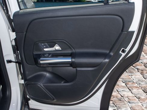 Used 2022 Mercedes-Benz GLA 250 w/ Premium Package Lite image 13