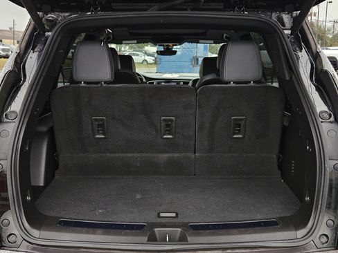 Used 2023 Buick Enclave Premium w/ Experience Buick Package image 9