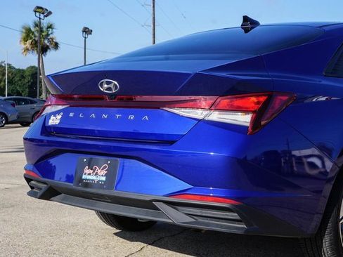 Used 2023 Hyundai Elantra SEL w/ Convenience Package image 5