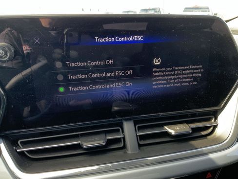 Used 2025 Chevrolet Trax LT image 34