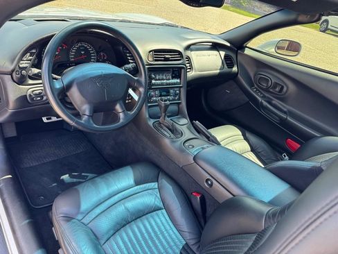 Used 2001 Chevrolet Corvette Coupe w/ Preferred Equipment Group2 RWD image 16