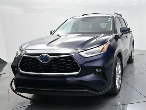 Used 2020 Toyota Highlander Limited image 3