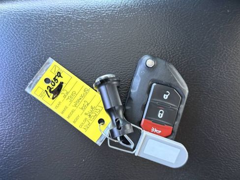 Used 2022 Jeep Wrangler Unlimited Sahara AWD/4WD image 15