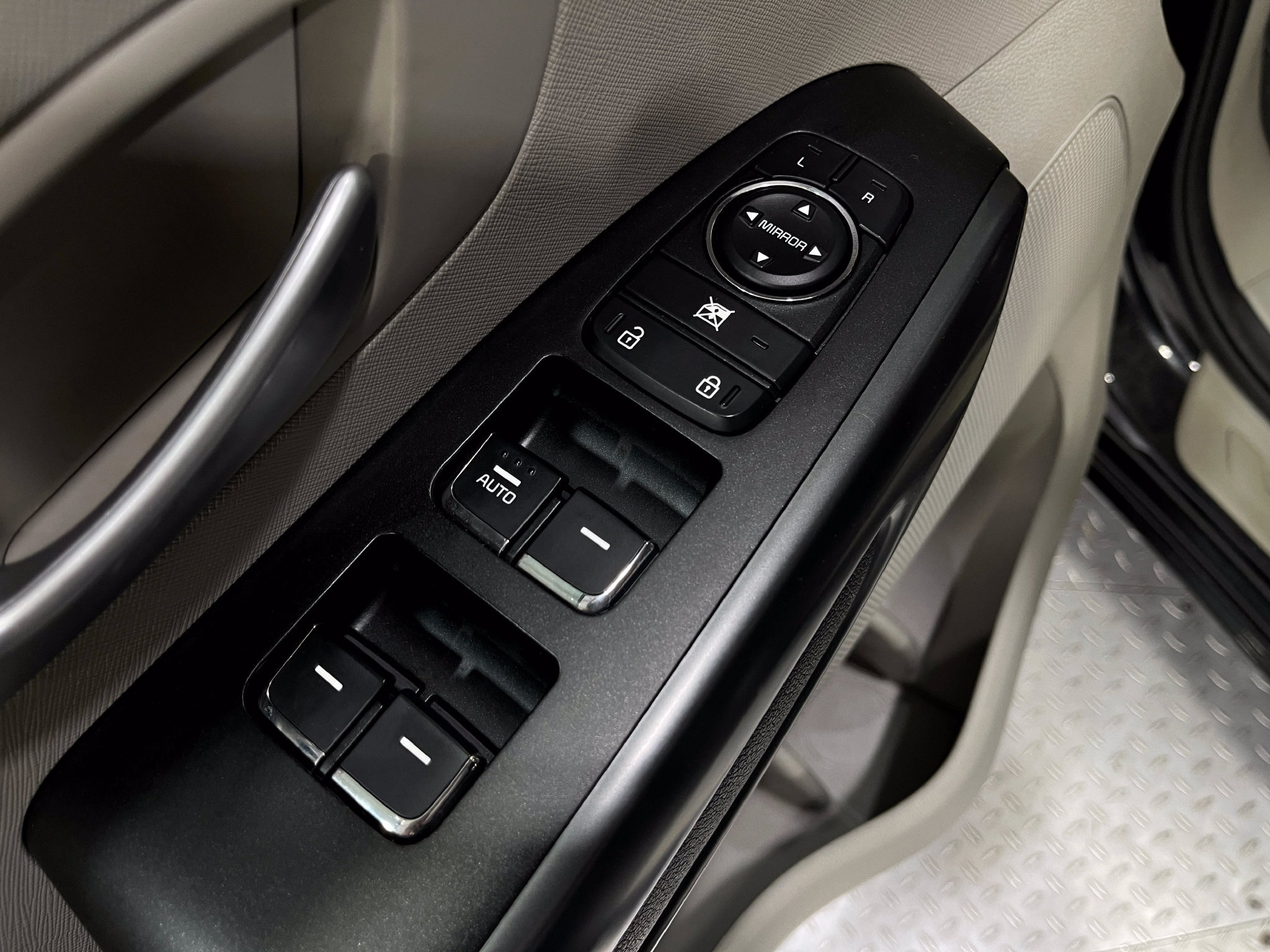 Used 2020 Kia Sedona EX FWD image 14