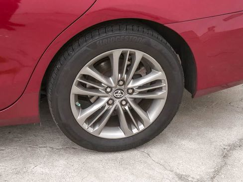 Used 2016 Toyota Camry SE FWD image 6