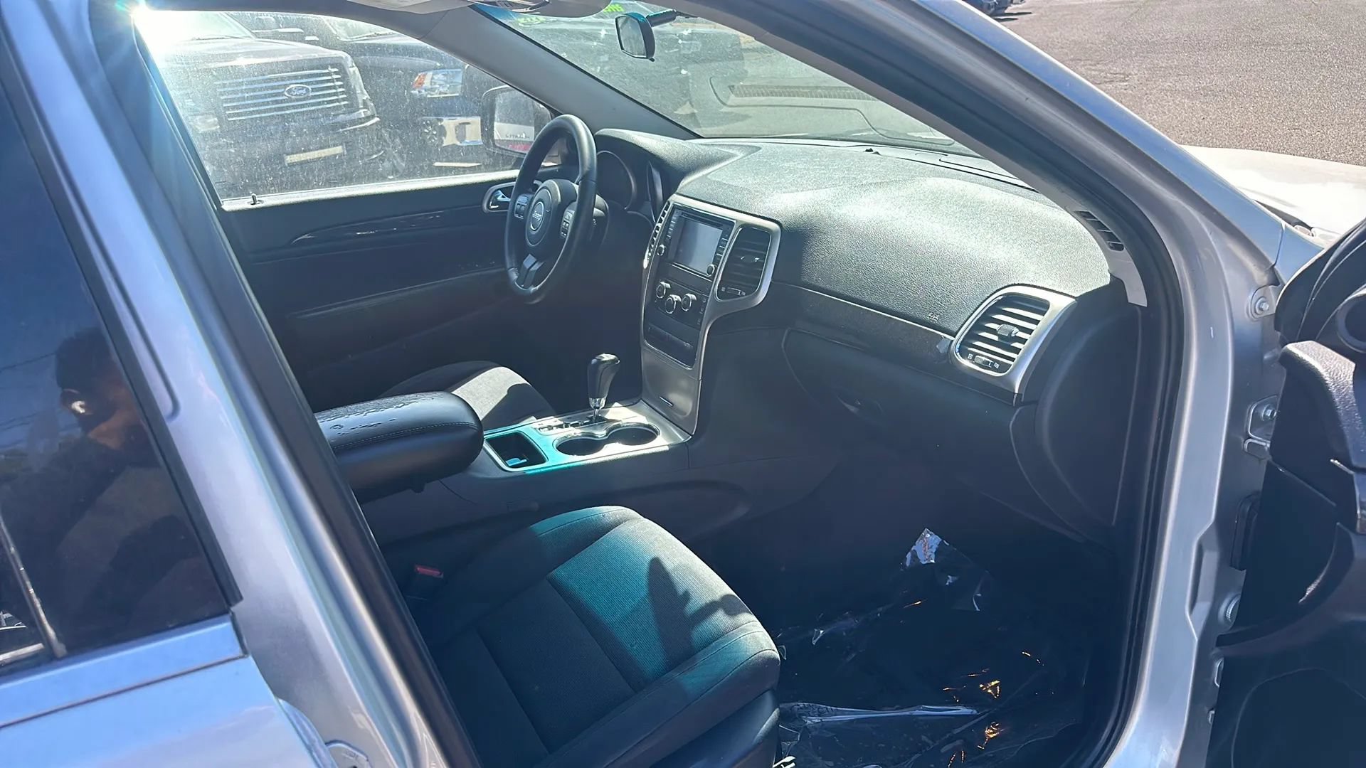Used 2011 Jeep Grand Cherokee Laredo AWD/4WD image 5
