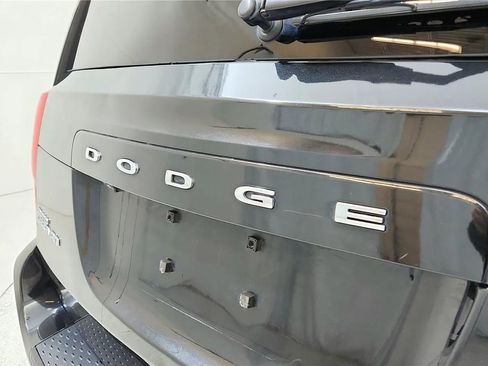 Used 2015 Dodge Grand Caravan SE image 16