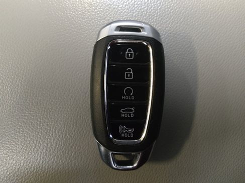 Used 2023 Hyundai Elantra Limited FWD image 32