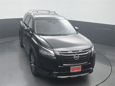 Used 2025 Nissan Pathfinder Platinum w/ Black Appearance Package image 20