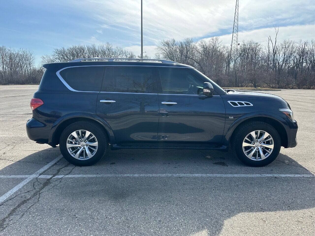 Used 2017 INFINITI QX80 4WD w/ Driver Assistance Package image 8