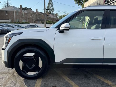Used 2024 Kia EV9 Wind AWD/4WD image 2