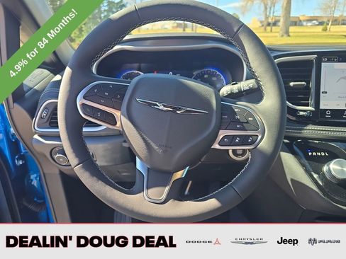 New 2026 Chrysler Pacifica Select image 14