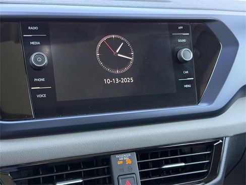 Certified 2022 Volkswagen Taos SE w/ Panoramic Sunroof Package image 15