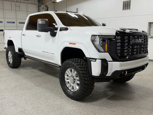 Used 2025 GMC Sierra 2500 Denali Ultimate w/ Max Trailering Package image 6