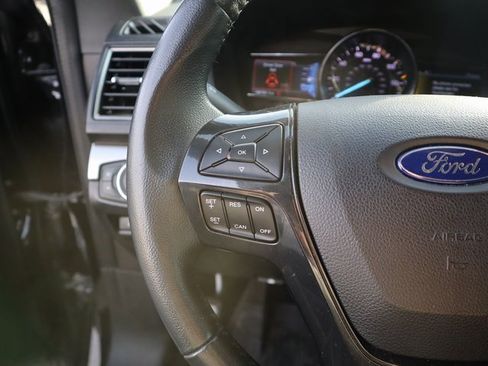 Used 2019 Ford Explorer XLT w/ Equipment Group 202A image 27