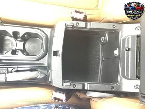 Used 2022 Jeep Wrangler Unlimited Sahara w/ LED Lighting Group AWD/4WD image 19