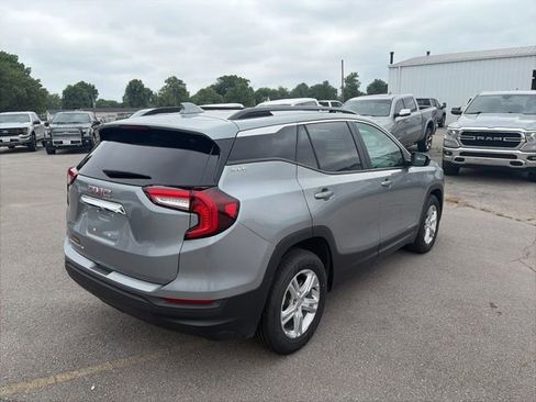 Used 2024 GMC Terrain SLE w/ Driver Convenience Package FWD image 6