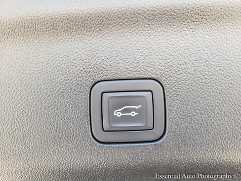 Used 2025 GMC Yukon Denali AWD/4WD image 23