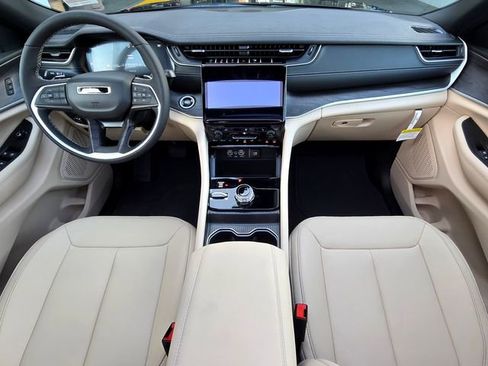 New 2025 Jeep Grand Cherokee L Limited w/ Trailer Tow Package image 9