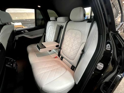 Used 2025 BMW X5 M60i w/ Climate Comfort Package image 29