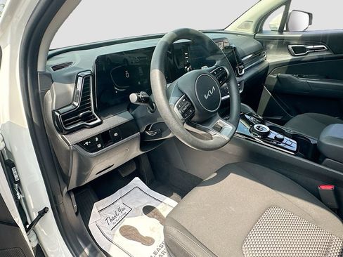 Certified 2025 Kia Sportage LX AWD/4WD image 9