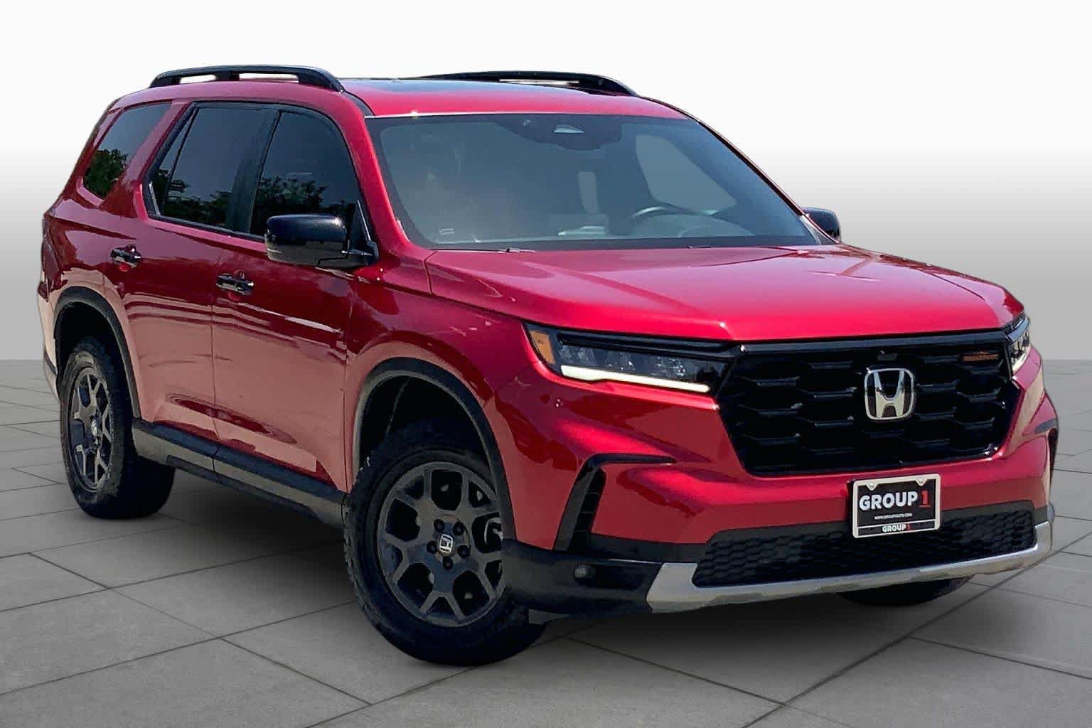 Used 2025 Honda Pilot TrailSport image 3