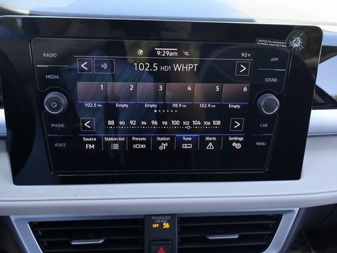 Certified 2025 Volkswagen Taos SE image 22