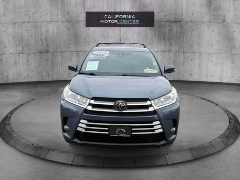 Used 2019 Toyota Highlander Plus FWD image 2