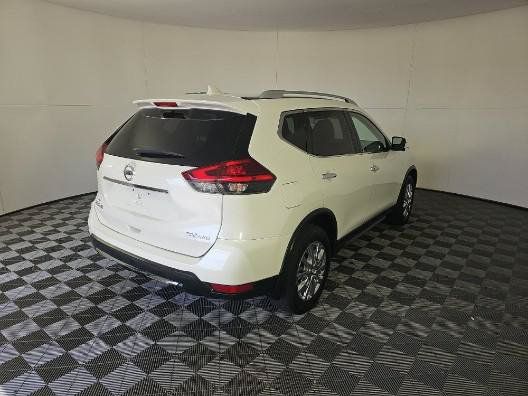 Used 2017 Nissan Rogue SV w/ SV Premium Package AWD/4WD image 4