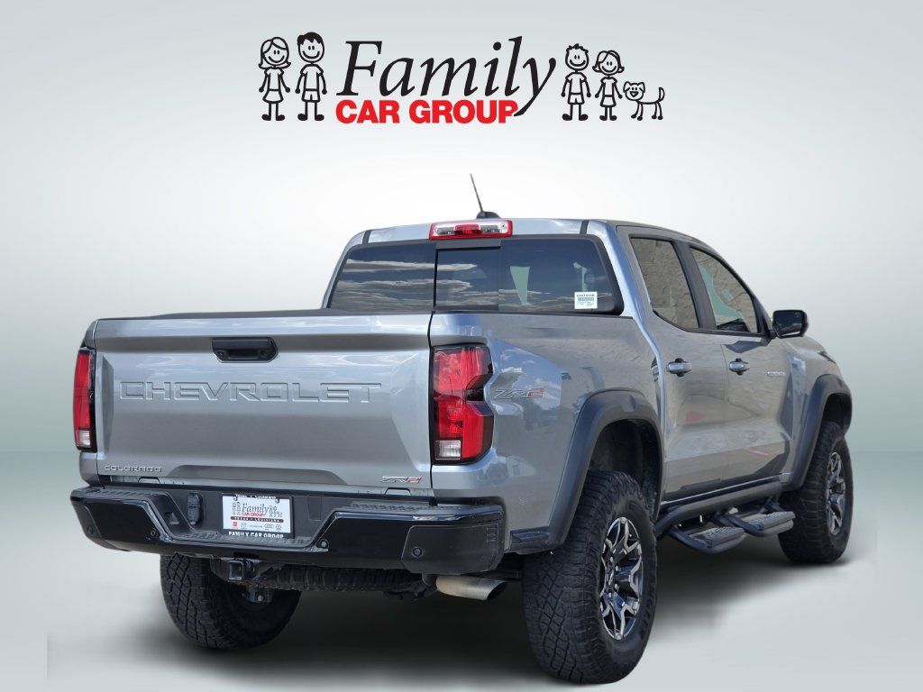 Used 2024 Chevrolet Colorado ZR2 w/ Technology Package AWD/4WD image 4