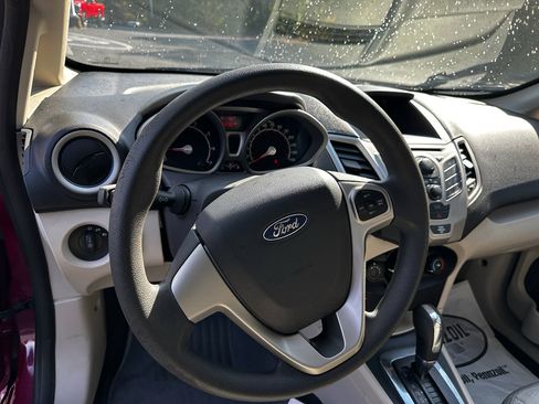 Used 2011 Ford Fiesta SE w/ 202A Rapid Spec Order Code image 9