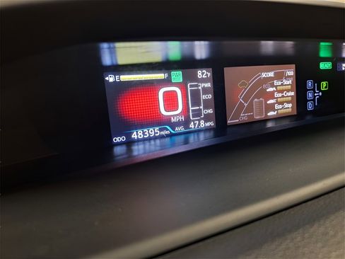 Used 2022 Toyota Prius LE image 18