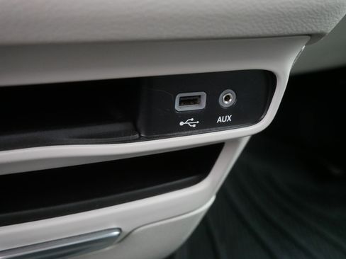 Used 2020 Chrysler Pacifica Touring-L FWD image 30