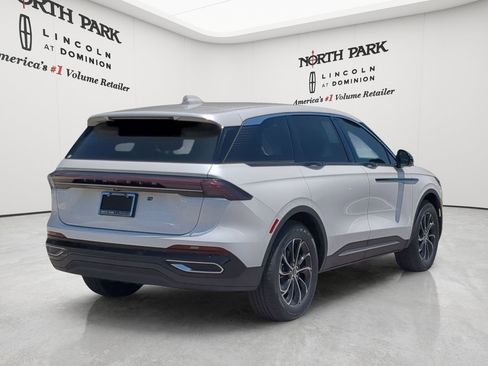 New 2026 Lincoln Nautilus Premier AWD/4WD image 5