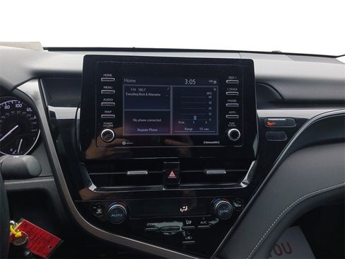 Used 2023 Toyota Camry SE image 12