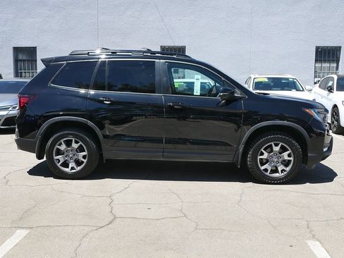 Used 2023 Honda Passport TrailSport image 2
