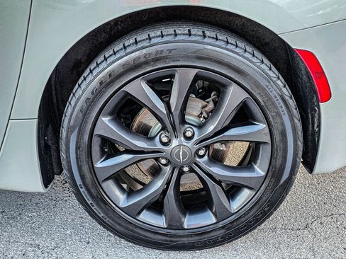 Used 2019 Chrysler Pacifica Limited w/ S Appearance Package image 7