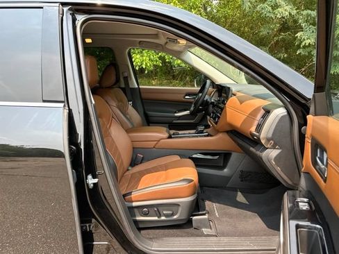 Used 2023 Nissan Pathfinder Platinum AWD/4WD image 15