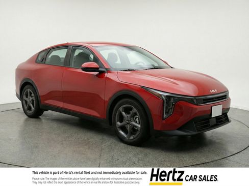 Used 2025 Kia K4 LXS image 1