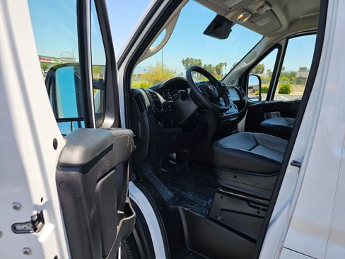 Used 2025 RAM ProMaster 2500 w/ Convenience Group FWD image 15