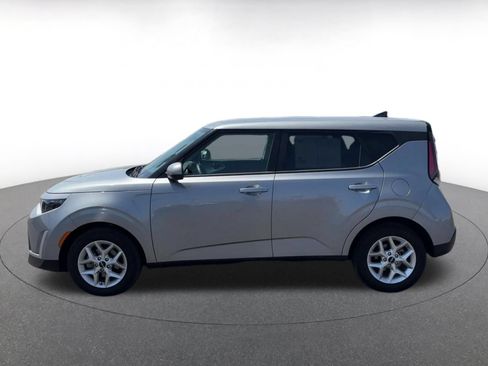 Used 2025 Kia Soul LX w/ LX Technology Package FWD image 7