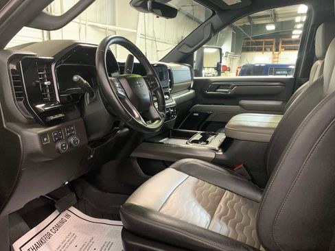 Used 2024 Chevrolet Silverado 2500 ZR2 w/ Technology Package image 10