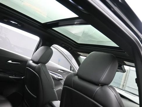 Used 2023 Cadillac XT4 Luxury w/ Cold Weather Package FWD image 30