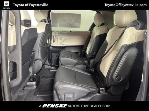 Used 2026 Toyota Sienna Limited FWD image 23