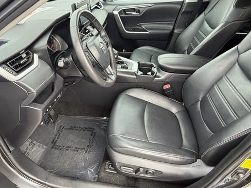 Certified 2021 Toyota RAV4 XLE Premium AWD/4WD image 27